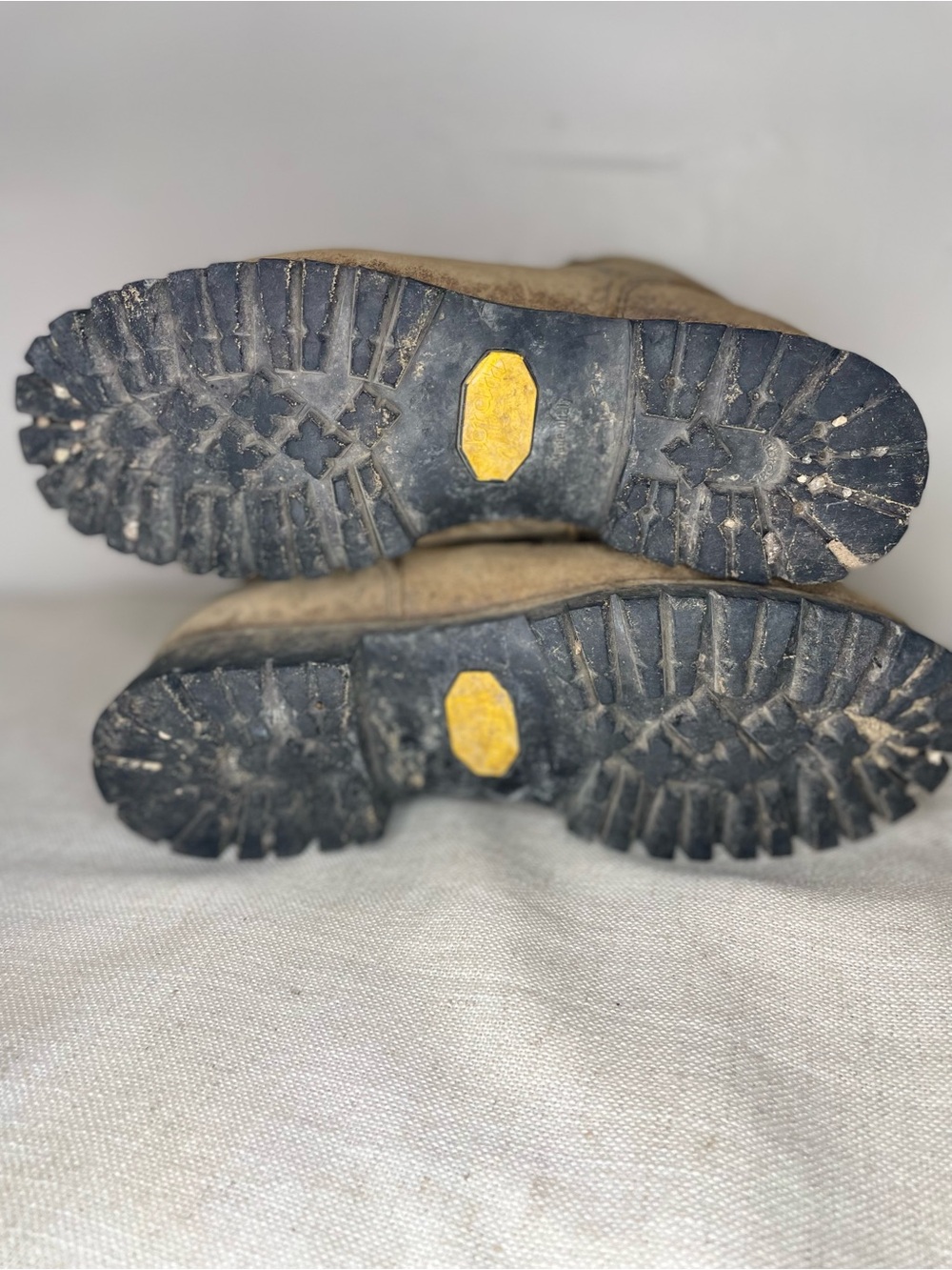 Vintage Vasque Brown Leather Mountaineering Hiking Boots - Vibram Sole - Picture 4 of 13